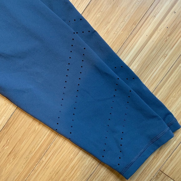 Old Navy laser-cut workout leggings. NWOT - Picture 2 of 3